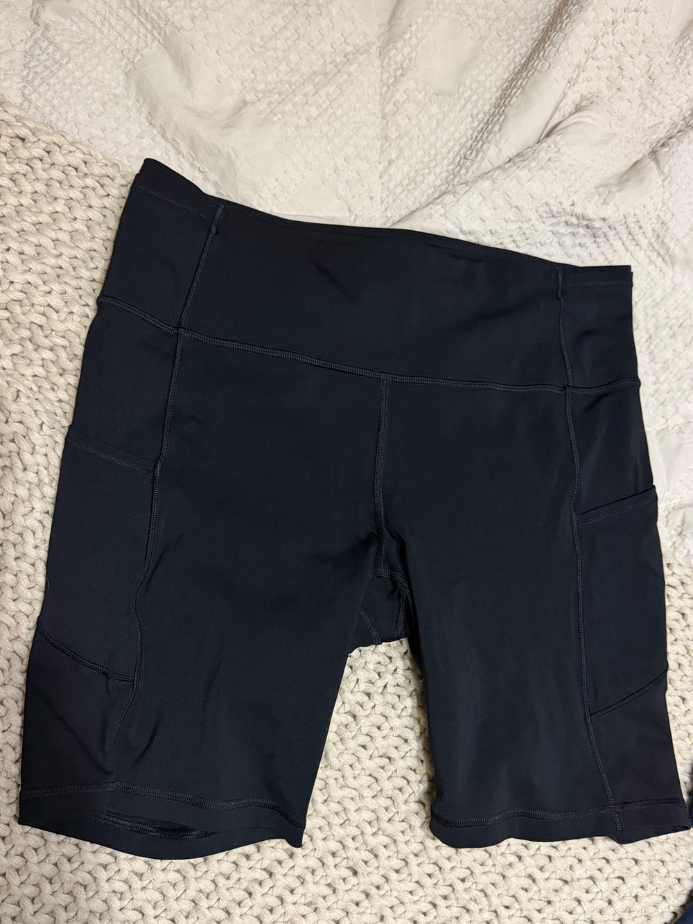 Lululemon Fast & Free with pockets 6in - Picture 2 of 3